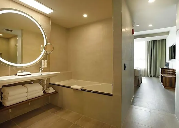 Hotel Riu Plaza 4*
