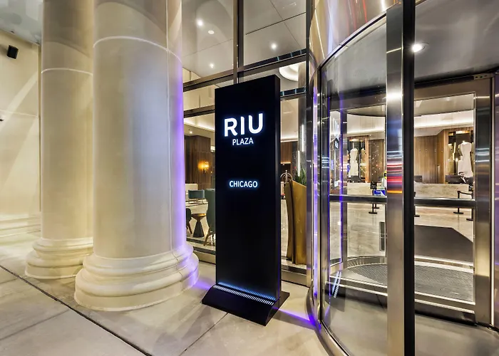 Отель Riu Plaza